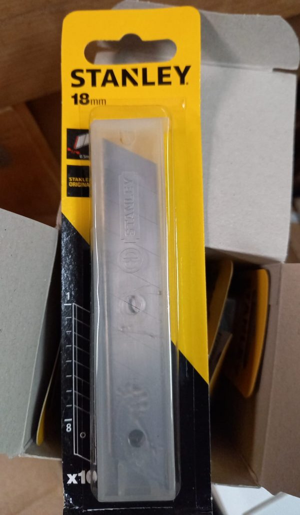 200x Stanley Replacement Stanley knife Snap Off Blades Pack (10)